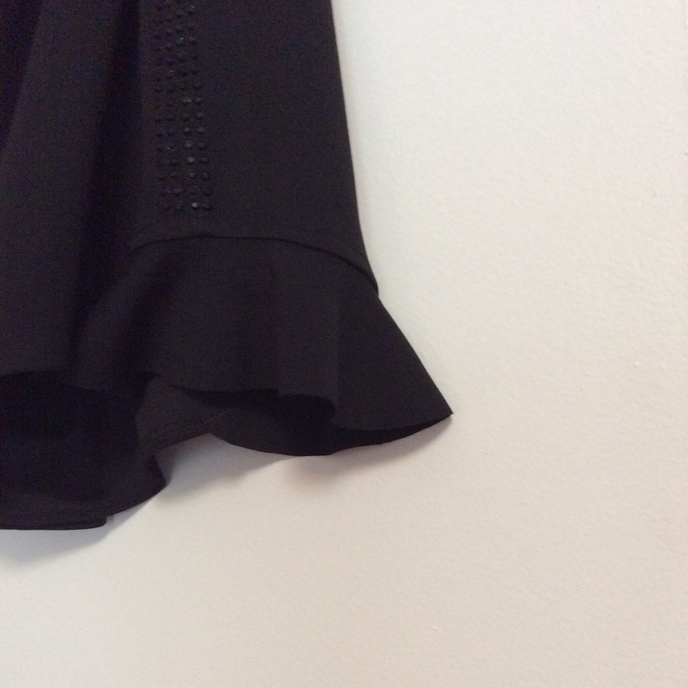 Kimmie Ruffle Rhinestone Short - Picture 3 of 11